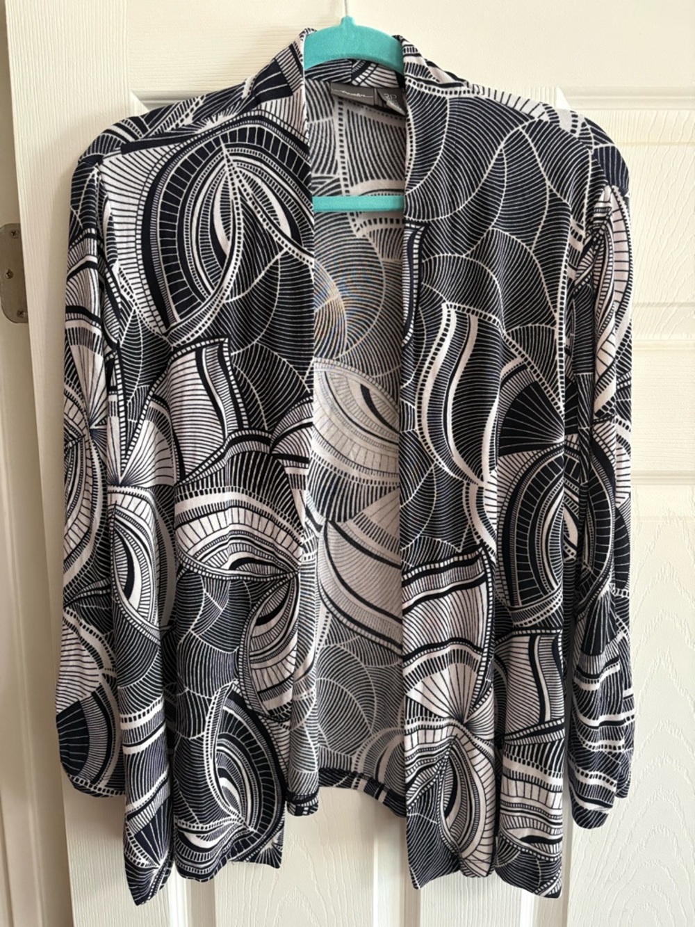 Travelers by Chicos butterfly print navy white open front blouse size 2P (L)